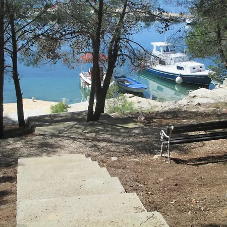 Apartmani Derdic Apartment *